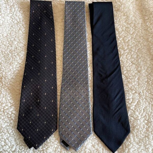 Tie Bundle. 3 100% Silk Ties. Black/Gray
Geoffrey Beene, CroftsBarrow, Stafford - Picture 10 of 10